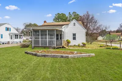 starbright Cottage - Perfect Location and Pet Friendly!