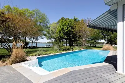 Image de Minutes from Downtown Easton and St. Michaels | Private Dock | Pool | Kayaks