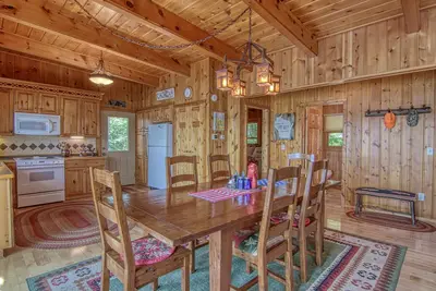 Image de Beautiful lakefront cabin!