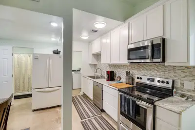 Image de La Porte Home w\/ Hammock Near Sylvan Beach!