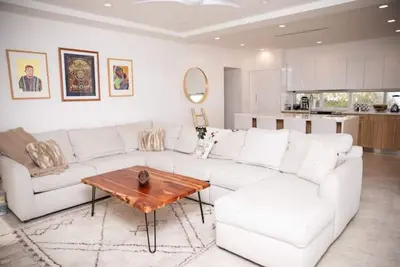 Image de 5 star Beachside Home Next to Everything! Patio/Wifi/TVs
