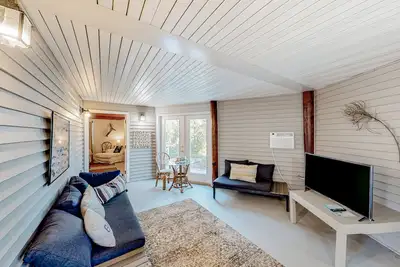 Image de Downstairs duplex near the beach with full kitchen, WiFi, cable, partial Ac