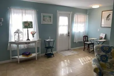Image de Central Key Lime Cottage Downtown
