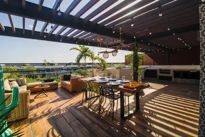 Image de Inviting penthouse with rooftop pool, game room, fitness area, & sauna