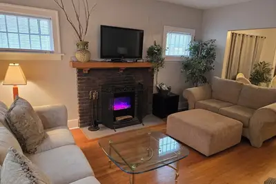 Beautiful Spacious Home - Near Charles Schwab Field- Cws, Chi Arena, Downtown \n\n