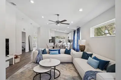 Image de Cozy Downtown Oasis - King Bed \/ Free Wi-Fi