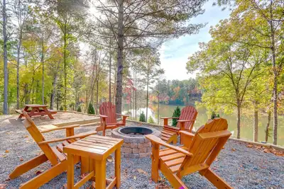 Image de 'Lakeside Paradise' in Ellijay: Hot Tub, Fire Pit