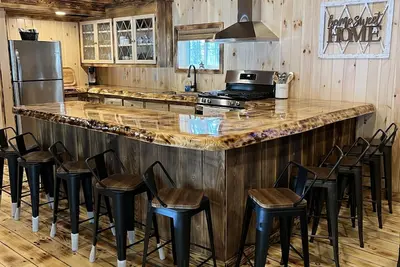 Image de Newly Renovated Rustic Adirondack Bunkhouse