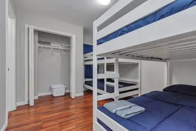 Image de Fully Renovated home / Crashpad