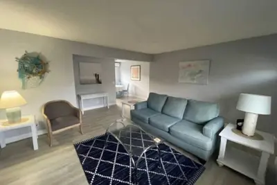 Image de New Listing - 3 Min Walk-Beach, Hot Tub, Tennis, Wi-Fi