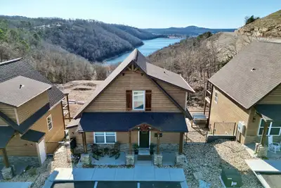 Image de Cedar Cove Cabin Overlooking Table Rock Lake