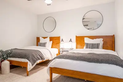 Image de Trendy Scottsdale Townhome walking distance from all of the Entertainment!