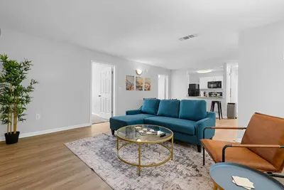 Image de Sparkling 3br 3ba Home I Free Hot Tub, Pool, Wi-Fi