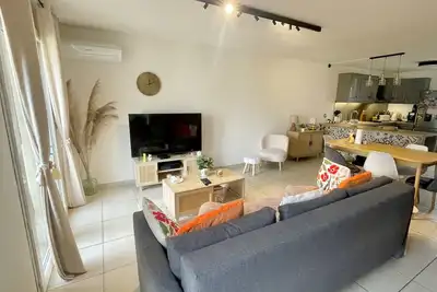 Image de 2 Bedroom Private vacation home in Sérignan
