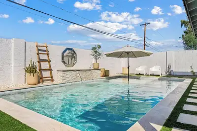 Image de New Heated Pool King bed Tulum inspired Home