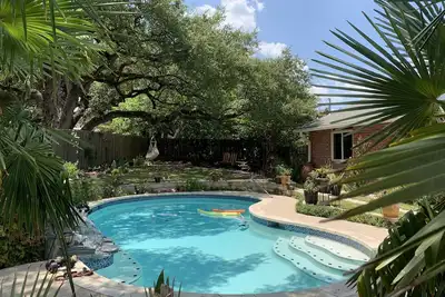 Image de Zen bedroom in beautiful North Austin House