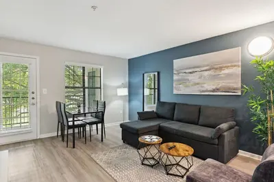 Image de Unique & Cozy Apt - 8 Mins to Dt - Hot Tub - Pool