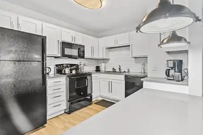 Image de Cozy Apt w\/ Resort Style Pool & Gym!