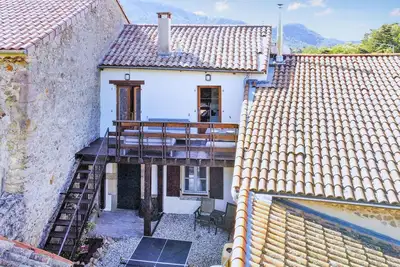Image de Cozy home in St. Etienne De Boulogne