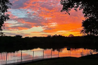 Image de Waterfront 4br 2 Bath, Private Dock, hot tub and kayaks! Up to 10 guests!