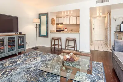 Image de The Phoenix Nest at Arcadia, Hidden Gem: Multi $ Hood in Arcadia