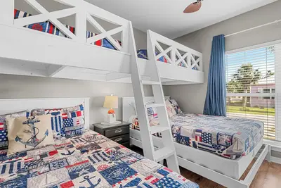 Image de 6022 sleeps 10 2 king, close to pool pet friendly