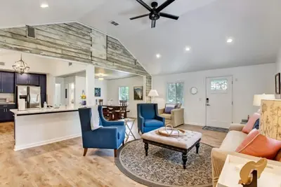Image de Completely Renovated 4bd/2ba House, 1 mile to beach