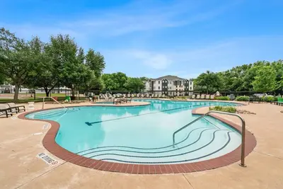 Image de Modern and Fun 2br 2ba w\/Pool, Gym & Gazebo Grills