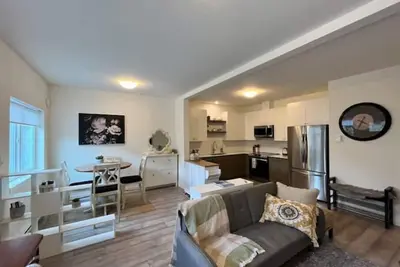 Image de Warm & Bright Suite in Olympic View