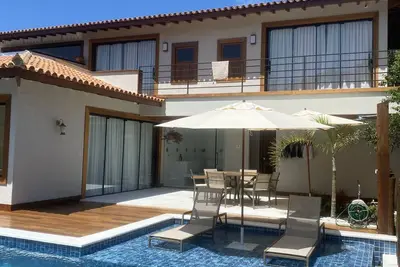 Image de Casa Alto Padrão a 100 Metros da Praia Brava