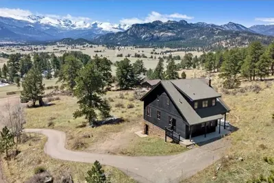 Image de Mountain Home- Spectacular Views of Long's Peak- 10 minutes to town-3 full bath
