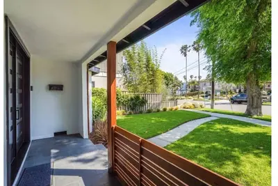 Image de Modern family beach house with amazing backyard