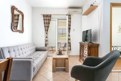 Image de Appartement de deux chambres avec la terrasse Kastel Stafilic, Kastela (A-20926-a)