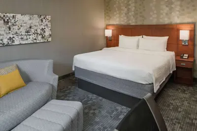 Image de Relaxing Stay Close to Seattle Aquarium! Indoor Pool, Pet-friendly Property!