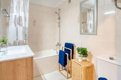 Image de Joli appartement pour 4 personnes avec Wifi, climatisation, piscine, Tv et terrasse