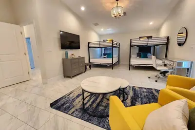 Image de The Villa Orlando@College Park. Sleeps16.