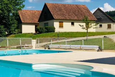 Image de Gite dans un petit parc avec piscine dans le Lot
