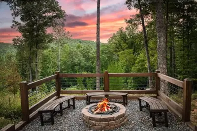 Image de The Americana - Stunning Mountainside Retreat!