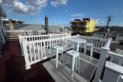 Image de 1. 5 Blocks from Ocean Unit #3 Great Location 2 Bedroom Apartment