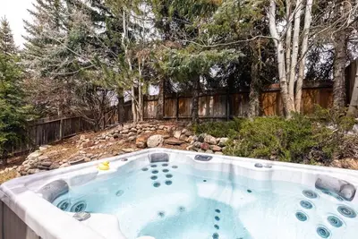 Image de Eagle-Vail Elegance - 5bd Home w\/ Hot Tub!