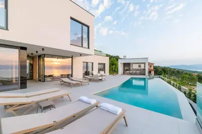Image de Villa spectaculaire à Labin avec sauna et piscine