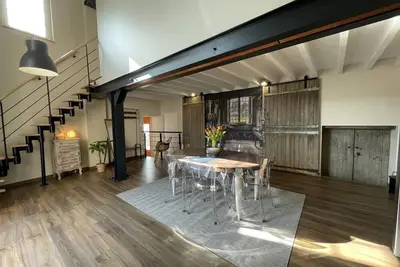 Gîte Contemporain pour 4 avec Piscine Chauffée et Bureau à Proximité des Sites Historiques