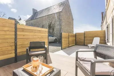 Maison rénovée proche plage Lingreville - 2 chambres, terrasse ensoleillée, parking inclus