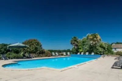 Image de Hamlet of 4 properties sleeping up to 22 people  with private pool near Bergerac
