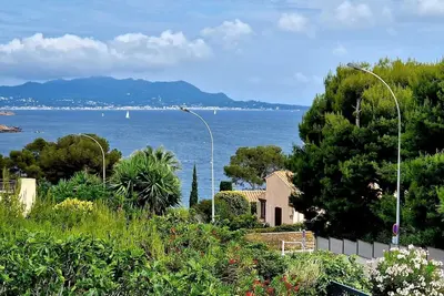 Image de studio cosy vue mer
