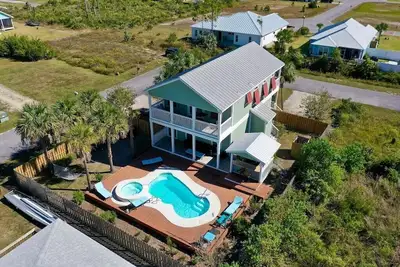 Image de Beautiful Home with Private Pool!