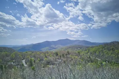 Image de Misty Morning, Sleeps 8, Amazing Grandfather View, Hot Tub, 2 Fireplaces