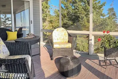 Image de Unforgettable Oceanfront: Panoramic Ocean Views Await at Ledgemere Cottage