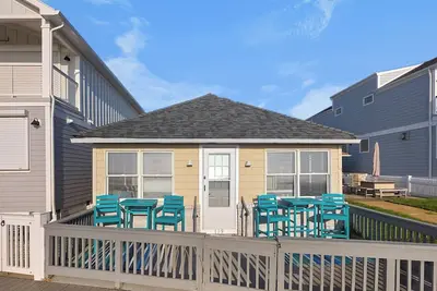 Image de Dan8 | Boardwalk Front cottage! Parking, badges & more by Shore Points Vacations