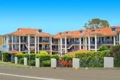 Image de South Pacific 202, Modern 2 bedroom unit across from Flynn's beach